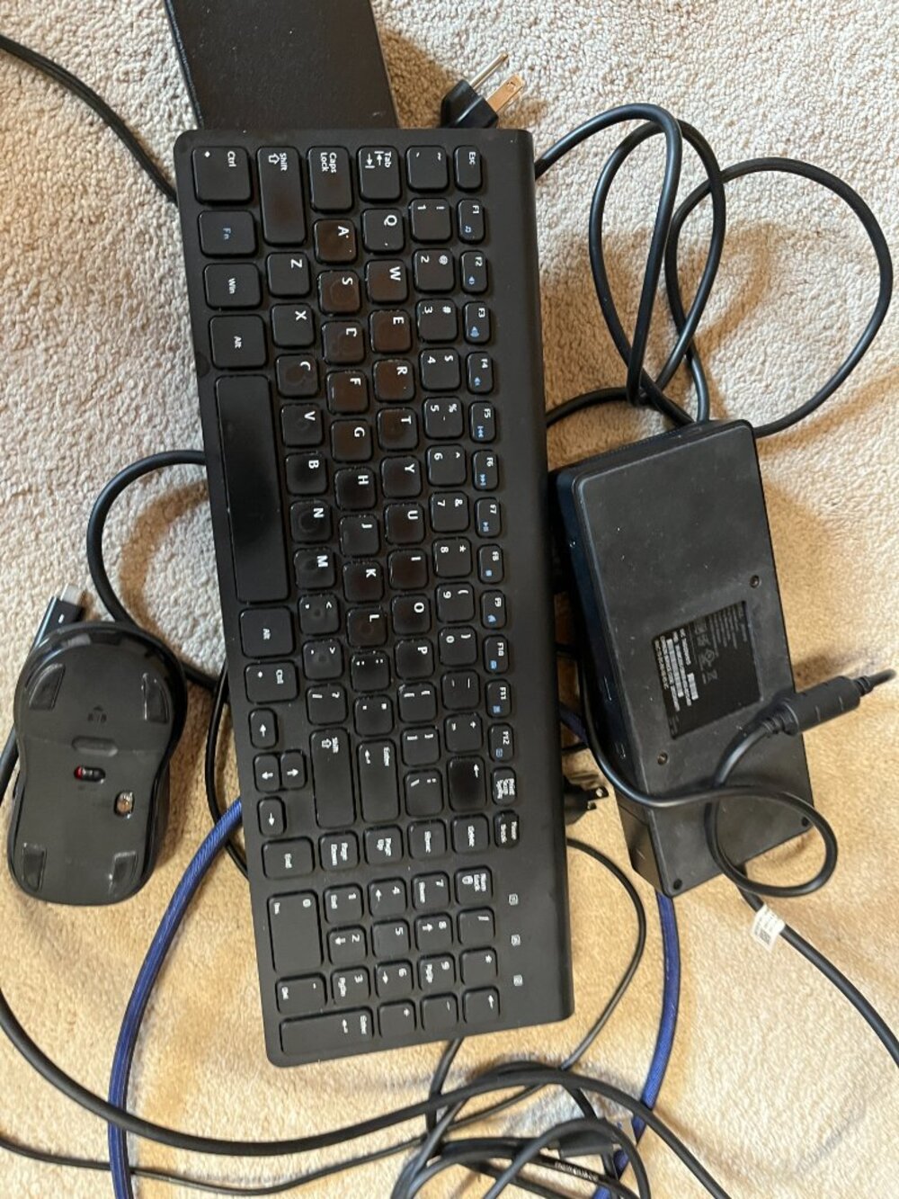 Dell Docking System, Wireless Key and Mouse, Power Cords (Great Bundl1) - Picture 11 of 16